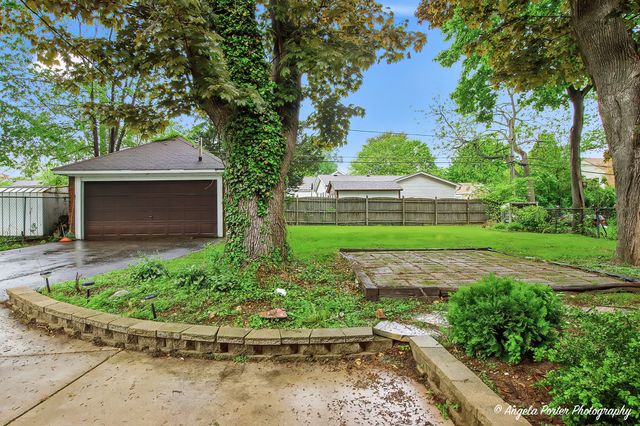 462 Glendenning Place, Waukegan, IL 60085