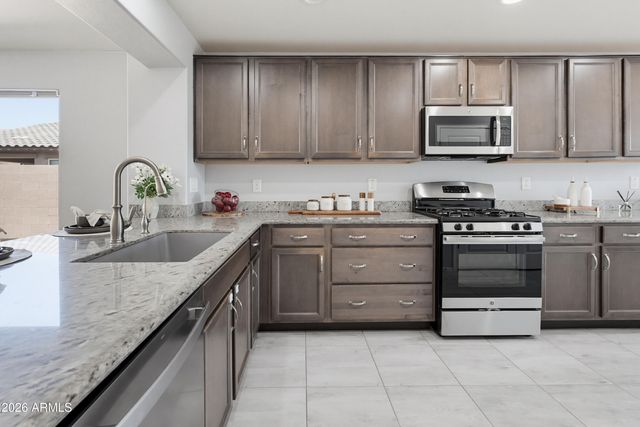 18424 W GETTY Drive, Goodyear, AZ 85338