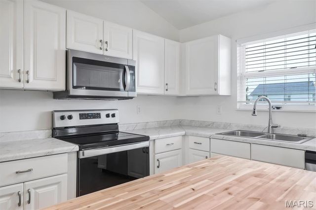 813 Wenstone Park Drive, Wentzville, MO 63385