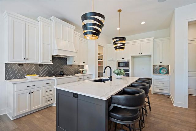 4921 NW 70th Terrace, Kansas City, MO 64151