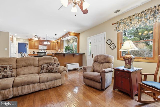 297 CLIVEDEN DR, Newtown, PA 18940