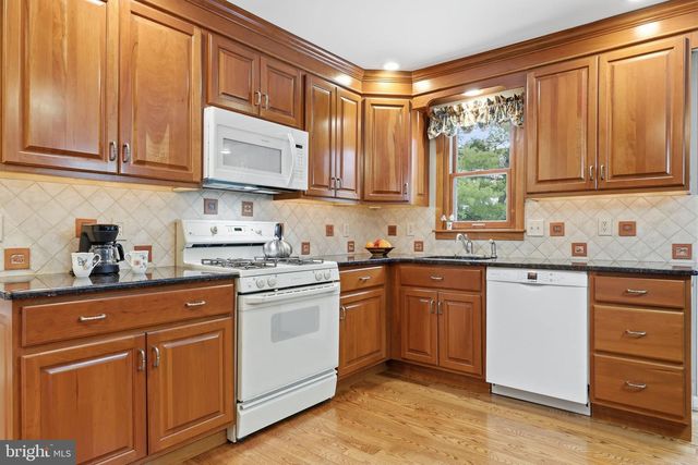 297 CLIVEDEN DR, Newtown, PA 18940