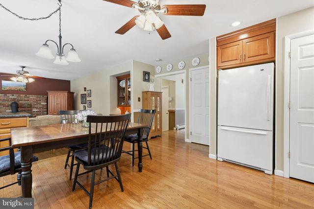 297 CLIVEDEN DR, Newtown, PA 18940