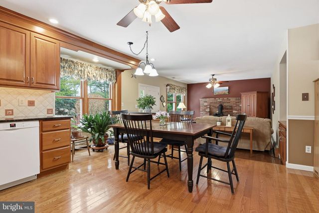 297 CLIVEDEN DR, Newtown, PA 18940