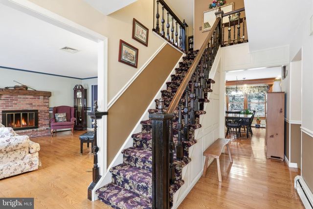 297 CLIVEDEN DR, Newtown, PA 18940