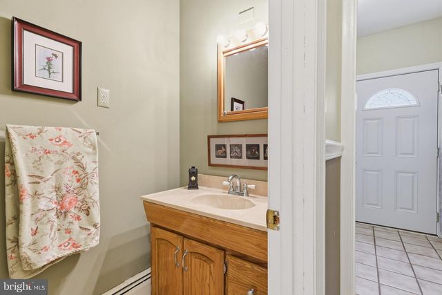 297 CLIVEDEN DR, Newtown, PA 18940