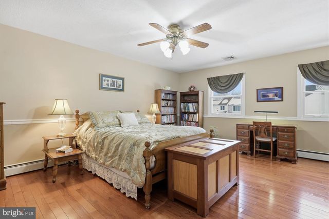 297 CLIVEDEN DR, Newtown, PA 18940