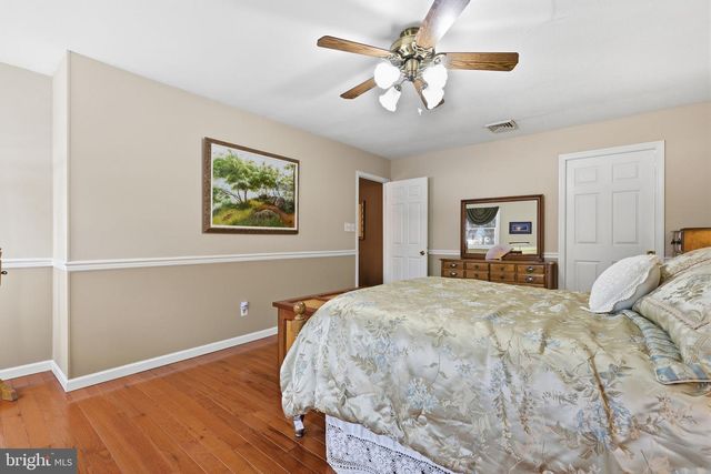 297 CLIVEDEN DR, Newtown, PA 18940