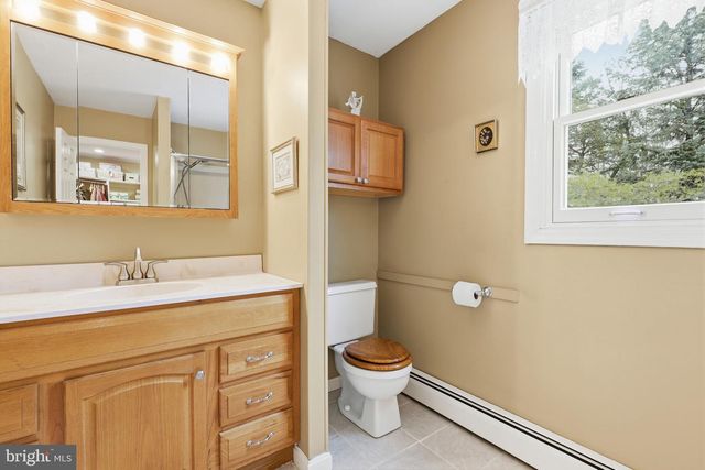 297 CLIVEDEN DR, Newtown, PA 18940