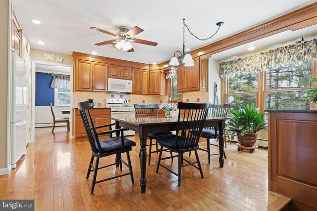 297 CLIVEDEN DR, Newtown, PA 18940