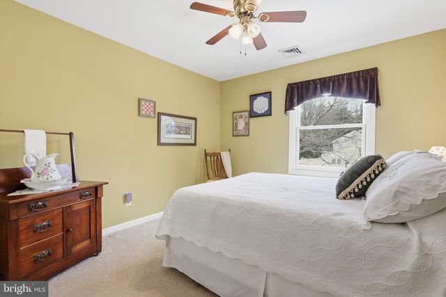 297 CLIVEDEN DR, Newtown, PA 18940