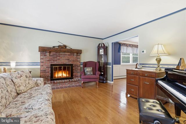 297 CLIVEDEN DR, Newtown, PA 18940