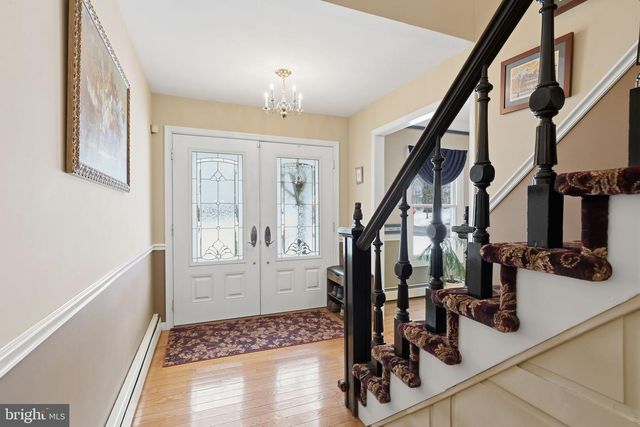 297 CLIVEDEN DR, Newtown, PA 18940