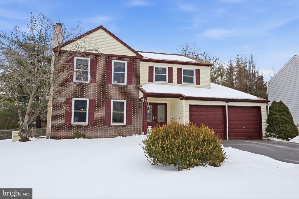 Image 1 of property listing at 297 CLIVEDEN DR, Newtown, PA 18940