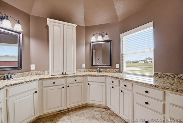 8505 E 116th Street N, Owasso, OK 74055