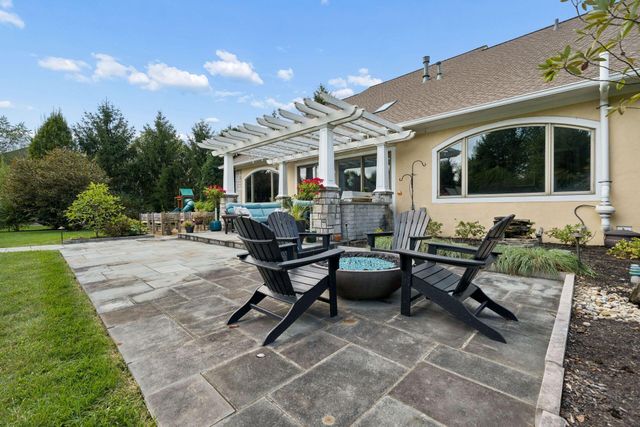 8217 Creek Hollow Road, Blacklick, OH 43004