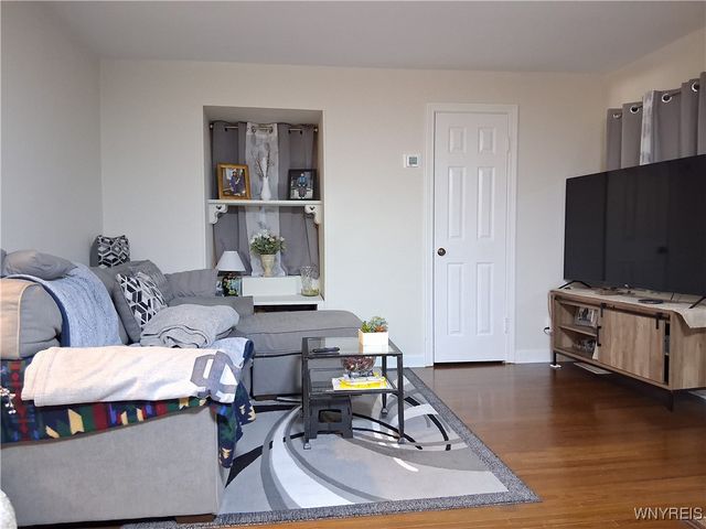 15 Pleasant Street, Cheektowaga, NY 14225