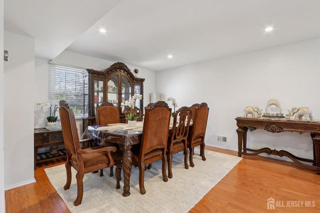 12 MACKENZIE Lane, Plainsboro, NJ 08540