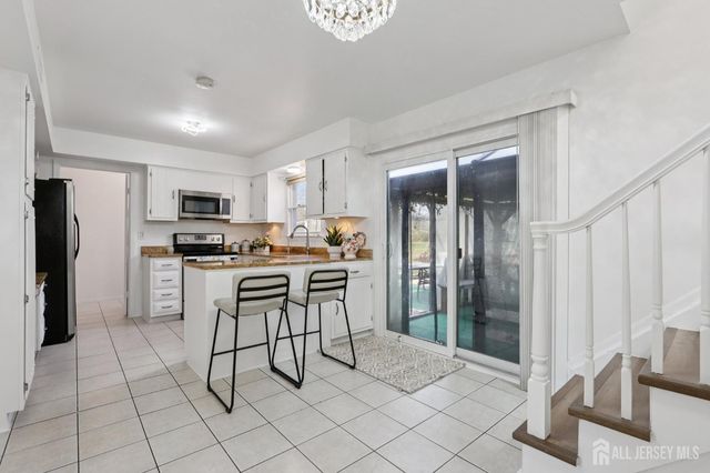 12 MACKENZIE Lane, Plainsboro, NJ 08540