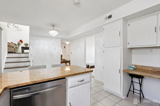 12 MACKENZIE Lane, Plainsboro, NJ 08540