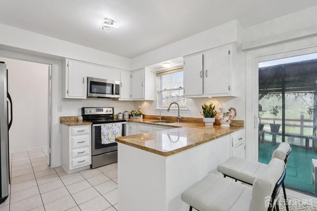 12 MACKENZIE Lane, Plainsboro, NJ 08540
