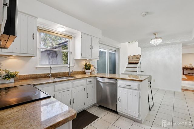 12 MACKENZIE Lane, Plainsboro, NJ 08540