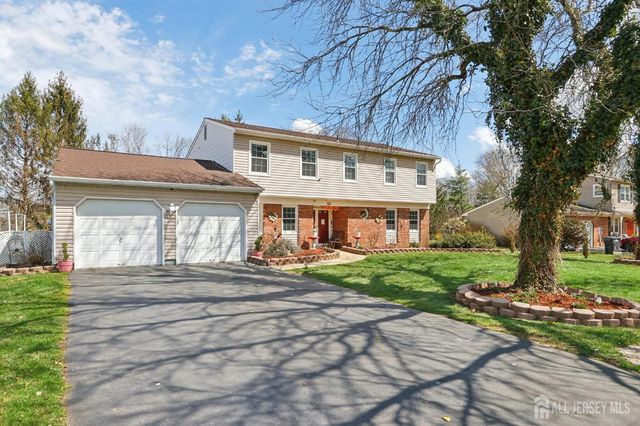 12 MACKENZIE Lane, Plainsboro, NJ 08540