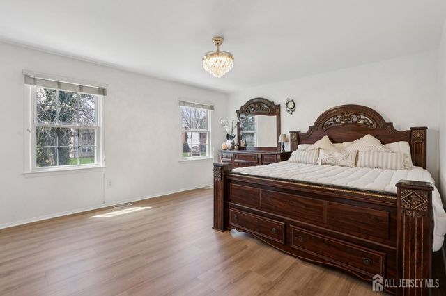 12 MACKENZIE Lane, Plainsboro, NJ 08540