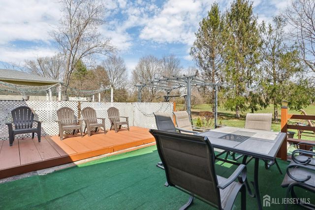 12 MACKENZIE Lane, Plainsboro, NJ 08540