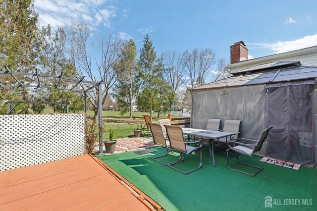 12 MACKENZIE Lane, Plainsboro, NJ 08540