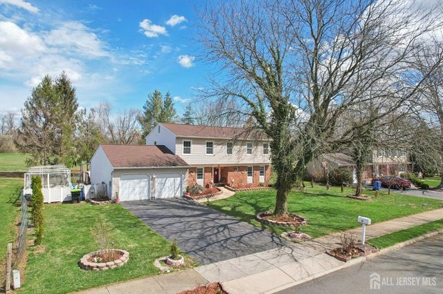 12 MACKENZIE Lane, Plainsboro, NJ 08540