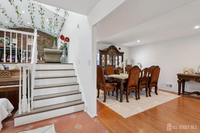 12 MACKENZIE Lane, Plainsboro, NJ 08540