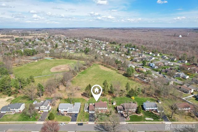 12 MACKENZIE Lane, Plainsboro, NJ 08540