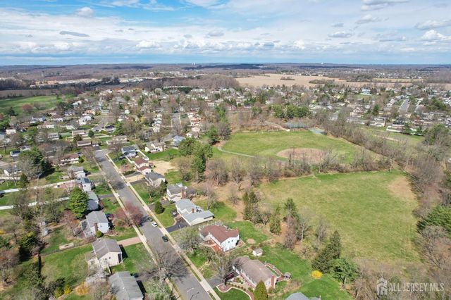 12 MACKENZIE Lane, Plainsboro, NJ 08540
