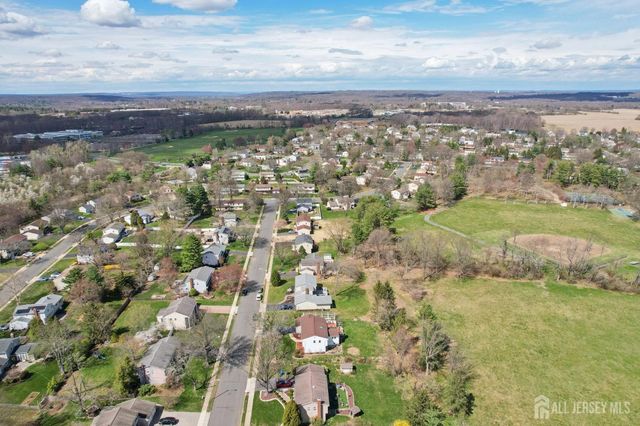 12 MACKENZIE Lane, Plainsboro, NJ 08540