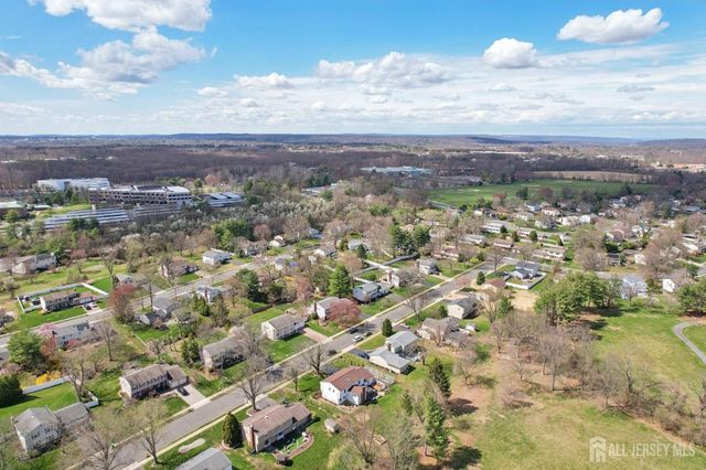 12 MACKENZIE Lane, Plainsboro, NJ 08540