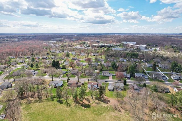 12 MACKENZIE Lane, Plainsboro, NJ 08540
