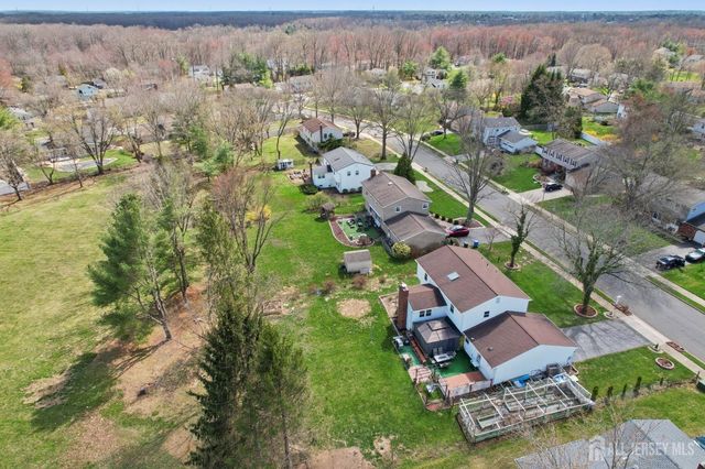 12 MACKENZIE Lane, Plainsboro, NJ 08540