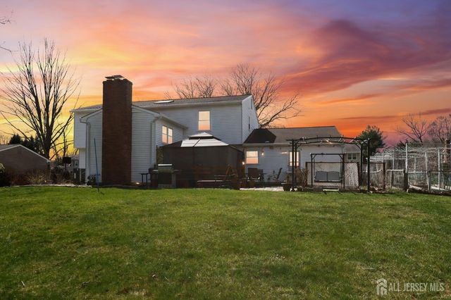 12 MACKENZIE Lane, Plainsboro, NJ 08540