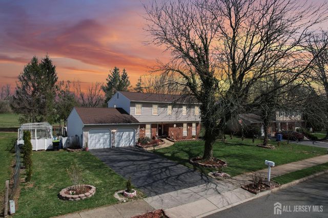 12 MACKENZIE Lane, Plainsboro, NJ 08540
