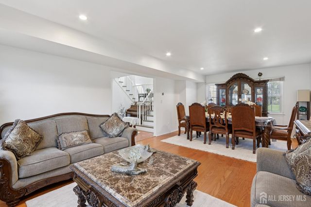 12 MACKENZIE Lane, Plainsboro, NJ 08540