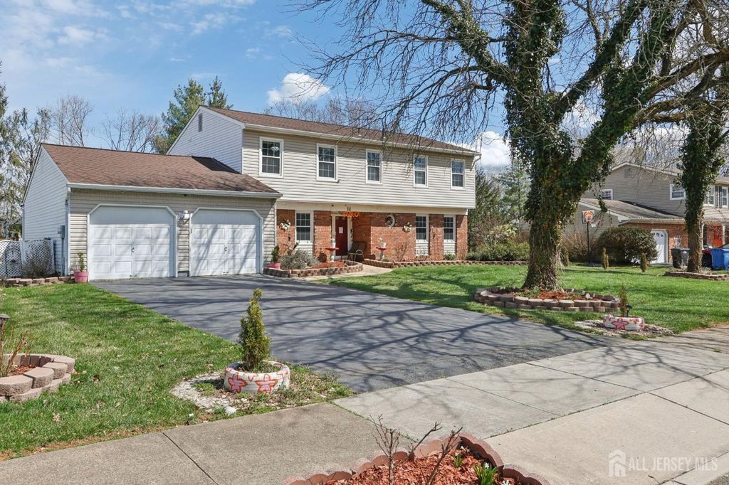 12 MACKENZIE Lane, Plainsboro, NJ 08540