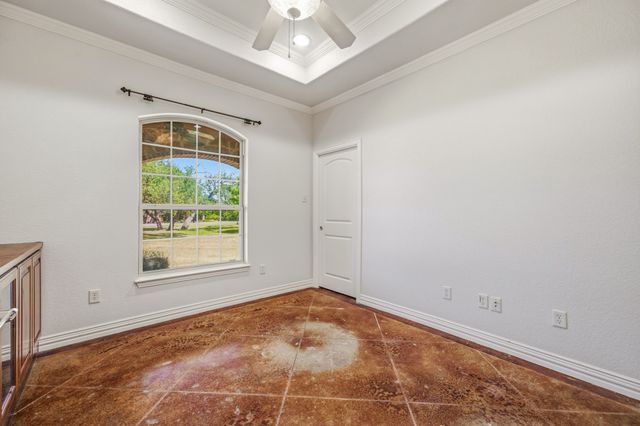910 Mallard Pointe Drive, Granbury, TX 76049