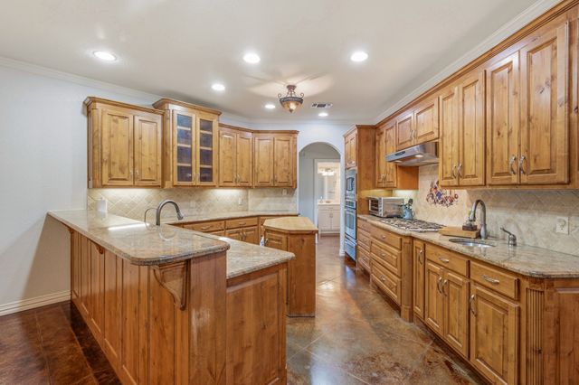 910 Mallard Pointe Drive, Granbury, TX 76049