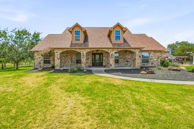 910 Mallard Pointe Drive, Granbury, TX 76049
