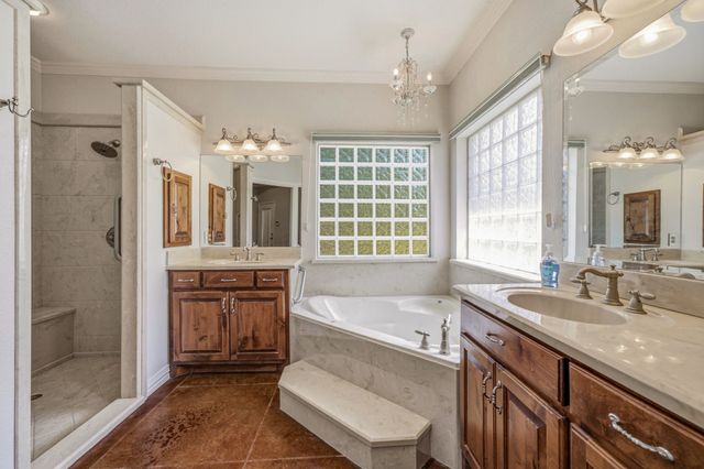 910 Mallard Pointe Drive, Granbury, TX 76049