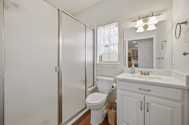 910 Mallard Pointe Drive, Granbury, TX 76049
