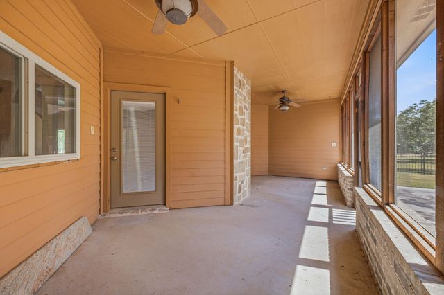910 Mallard Pointe Drive, Granbury, TX 76049