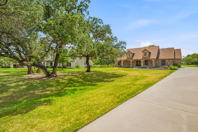 910 Mallard Pointe Drive, Granbury, TX 76049