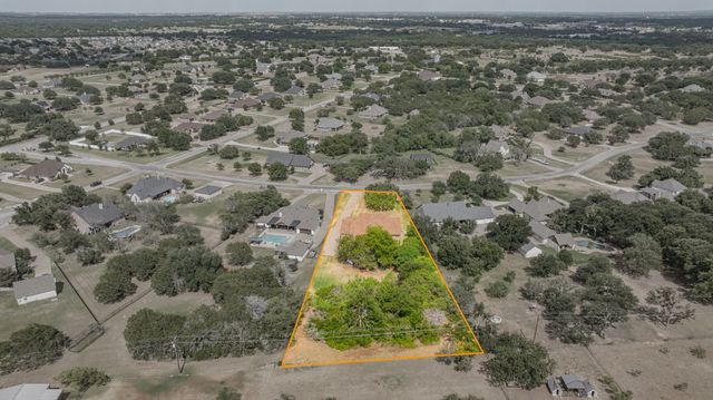 910 Mallard Pointe Drive, Granbury, TX 76049